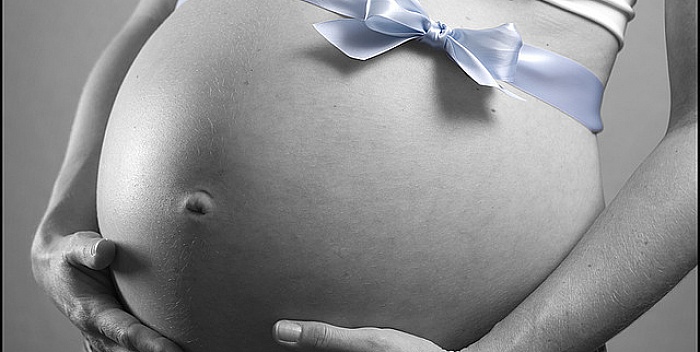 10 načina da zaustavite pojavu strija u trudnoći