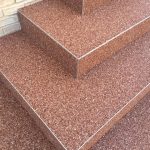 Prekrijte stare pločice na terasi kamenim tepihom i istražite najnoviji trend podova za balkone i stubišta Prekrijte stare pločice na terasi kamenim tepihom i istražite najnoviji trend podova za balkone i stubišta - featured image