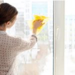 Trik koji koriste hoteli: Samo kap ovog sastojka i prozori sijaju nedjljama bez trunke prašine Trik koji koriste hoteli: Samo kap ovog sastojka i prozori sijaju nedjljama bez trunke prašine - featured image