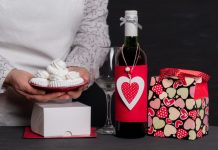 Šta je primereno da se nosi na slavu? 7 otmenih, a ne tako skupih poklona koji će oduševiti svakog domaćina Šta je primereno da se nosi na slavu? 7 otmenih, a ne tako skupih poklona koji će oduševiti svakog domaćina - featured image