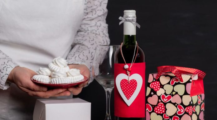 Šta je primereno da se nosi na slavu? 7 otmenih, a ne tako skupih poklona koji će oduševiti svakog domaćina Šta je primereno da se nosi na slavu? 7 otmenih, a ne tako skupih poklona koji će oduševiti svakog domaćina - featured image