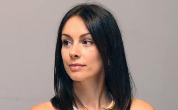 Naša glumica na selu napravila oazu mira – sadi baštu i uživa u ljubavi: Muž joj bio sa Slobodom Mićalović, pa se vratio njoj i zakleo joj se na večnu ljubav Naša glumica na selu napravila oazu mira – sadi baštu i uživa u ljubavi: Muž joj bio sa Slobodom Mićalović, pa se vratio njoj i zakleo joj se na večnu ljubav - featured image