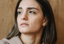 Došla je po ostatke hrane – ali ono što je vlasnik otkrio promenilo mu je život Došla je po ostatke hrane – ali ono što je vlasnik otkrio promenilo mu je život - featured image