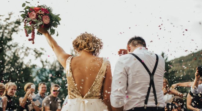 Primijetio je muškarca u pozadini fotografije – i sve se promijenilo Primijetio je muškarca u pozadini fotografije – i sve se promijenilo - featured image