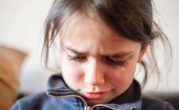 Izabrala sam najtišu devojčicu u sirotištu: Rekli su mi “Nemoj nju, ona ima loše gene” 15 godina kasnije desilo se ono što niko nije mogao da zamisli Izabrala sam najtišu devojčicu u sirotištu: Rekli su mi “Nemoj nju, ona ima loše gene” 15 godina kasnije desilo se ono što niko nije mogao da zamisli - featured image