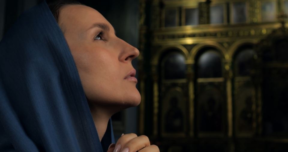 Da li je greh imati intimne odnose tokom Božićnog posta: Na ova dva dana u godini zločin je ako na to pomislimo, otkriva sveštenik - featured image Da li je greh imati intimne odnose tokom Božićnog posta: Na ova dva dana u godini zločin je ako na to pomislimo, otkriva sveštenik - featured image