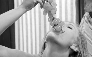 Ona je bila prva žena koja se skinula pred kamerama u bivšoj državi: ‘Zašto bih se pokajala?’ Ona je bila prva žena koja se skinula pred kamerama u bivšoj državi: ‘Zašto bih se pokajala?’ - featured image