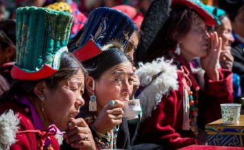 Šta ide u “supu besmrtnosti“ stogodišnjaka sa Tibeta? Telo im je posuda koju greju hranom i dobrim mislima Šta ide u “supu besmrtnosti“ stogodišnjaka sa Tibeta? Telo im je posuda koju greju hranom i dobrim mislima - featured image