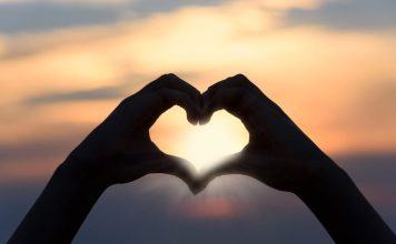 Djeca poput ovog dječaka,pokazuju da ljubav nije uvijek mjerena stvarima, nego voljom da dijelimo, volimo i brinemo se za one do kojih nam je stalo Djeca poput ovog dječaka,pokazuju da ljubav nije uvijek mjerena stvarima, nego voljom da dijelimo, volimo i brinemo se za one do kojih nam je stalo - featured image