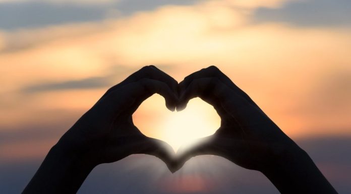 Djeca poput ovog dječaka,pokazuju da ljubav nije uvijek mjerena stvarima, nego voljom da dijelimo, volimo i brinemo se za one do kojih nam je stalo Djeca poput ovog dječaka,pokazuju da ljubav nije uvijek mjerena stvarima, nego voljom da dijelimo, volimo i brinemo se za one do kojih nam je stalo - featured image