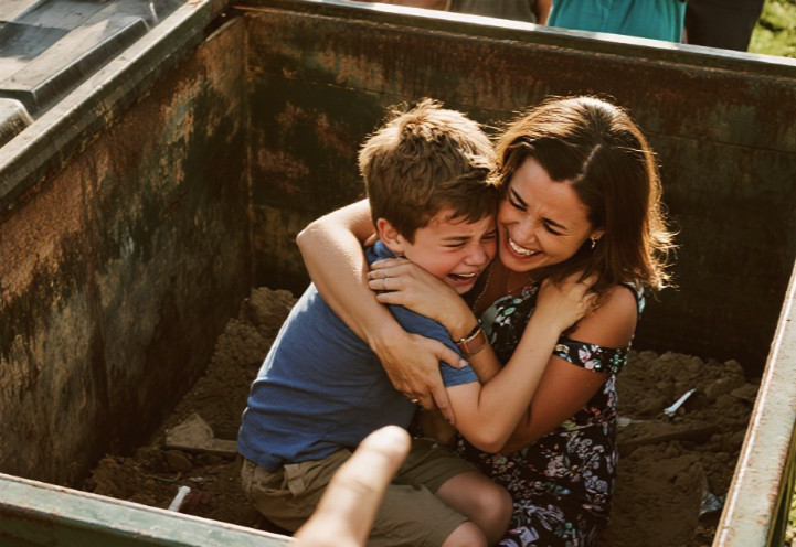 Život iz smeća: Priča o odbacivanju, preživljavanju i ponovnom rađanju - featured image Život iz smeća: Priča o odbacivanju, preživljavanju i ponovnom rađanju - featured image