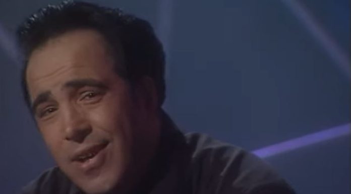 “Ona katolkinja, ja musliman, niko nije hteo da čuje za tu vezu”: Bosanski pevač 2 godine bio u ljubavi sa rođakom, hteo da je ženi, a onda usledio šok “Ona katolkinja, ja musliman, niko nije hteo da čuje za tu vezu”: Bosanski pevač 2 godine bio u ljubavi sa rođakom, hteo da je ženi, a onda usledio šok - featured image