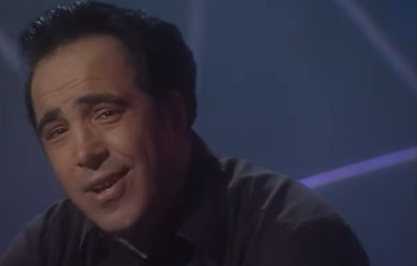 “Ona katolkinja, ja musliman, niko nije hteo da čuje za tu vezu”: Bosanski pevač 2 godine bio u ljubavi sa rođakom, hteo da je ženi, a onda usledio šok - featured image “Ona katolkinja, ja musliman, niko nije hteo da čuje za tu vezu”: Bosanski pevač 2 godine bio u ljubavi sa rođakom, hteo da je ženi, a onda usledio šok - featured image