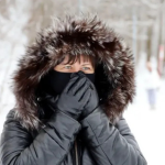 Kapuljača sa krznom se ne nosi ovako! Pogledajte video u kom je detaljno pokazano kako je pravilno