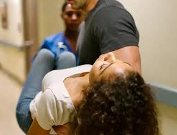 Rekao je da je pala i udarila glavom, ali su ljekari brzo shvatili da istina nije tako jednostavna Rekao je da je pala i udarila glavom, ali su ljekari brzo shvatili da istina nije tako jednostavna - featured image