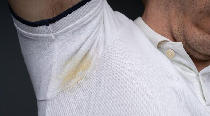 SMRAD KOJI SVI OSEĆAJU OKO VAS! Ispod pazduha vam neprijatno miriše na CRNI LUK? Rešava se odmah OVIM NAMIRNICAMA SMRAD KOJI SVI OSEĆAJU OKO VAS! Ispod pazduha vam neprijatno miriše na CRNI LUK? Rešava se odmah OVIM NAMIRNICAMA - featured image