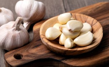 Šta se dešava sa telom ako jedete beli luk 7 dana: 8 stvari o kojima vam niko nije pričao Šta se dešava sa telom ako jedete beli luk 7 dana: 8 stvari o kojima vam niko nije pričao - featured image