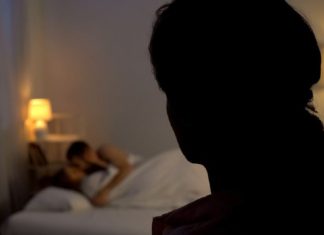 Evo kako da proverite da li vas partner vara bez da pipnete njegov telefon: Trik od 30 sekundi Evo kako da proverite da li vas partner vara bez da pipnete njegov telefon: Trik od 30 sekundi - featured image