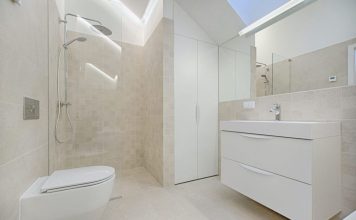 Vlasnica firme za čišćenje otkrila šta najbolje čisti kadu od buđi i kamenca Vlasnica firme za čišćenje otkrila šta najbolje čisti kadu od buđi i kamenca - featured image