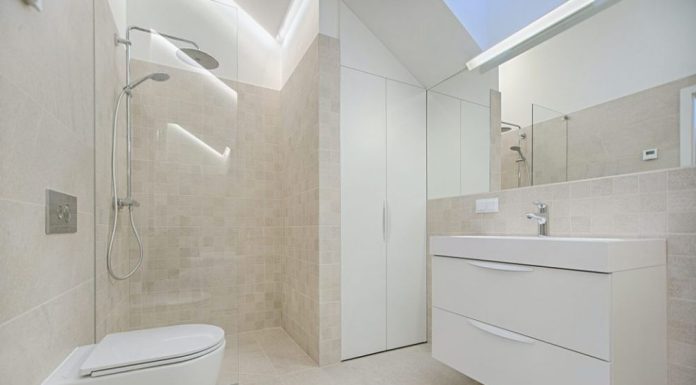 Vlasnica firme za čišćenje otkrila šta najbolje čisti kadu od buđi i kamenca Vlasnica firme za čišćenje otkrila šta najbolje čisti kadu od buđi i kamenca - featured image