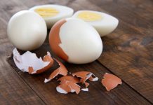 Zašto profesionalni kuhari nikada ne kuhaju jaja nakon što voda proključa: tajna savršenog jela Zašto profesionalni kuhari nikada ne kuhaju jaja nakon što voda proključa: tajna savršenog jela - featured image