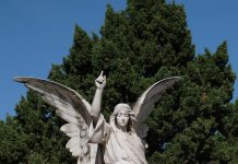 Tajna otkrivena na sahrani: kako sam saznala istinu o svom očuhu i sebi Tajna otkrivena na sahrani: kako sam saznala istinu o svom očuhu i sebi - featured image