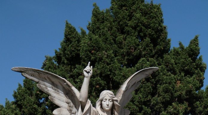 Tajna otkrivena na sahrani: kako sam saznala istinu o svom očuhu i sebi Tajna otkrivena na sahrani: kako sam saznala istinu o svom očuhu i sebi - featured image