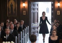 Noć prije sprovoda moje majke, otac me povukao po strani i šapnuo: „Što god sutra vidiš… šuti.”