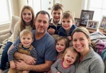 Posvojila sam četvero djece svoje pokojne najbolje prijateljice — godinama kasnije, na vratima se pojavila nepoznata žena i rekla mi: „Tvoja prijateljica nije bila ono za što se predstavljala“.