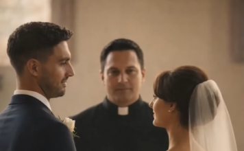 Nisam mogla da priuštim skupu haljinu, pa sam kupila jeftinu vintidž haljinu: na dan venčanja muževljevi bogati rođaci su mi se smejali, a onda je svekrva naglo ustala i rekla nešto neočekivano 😢😯