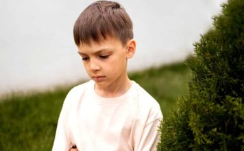 Znate li koji psihički poremećaji i mentalne bolesti prijete djetetu koje nije dobilo dovoljno ljubavi u djetinjstvu – liječnik upozorava na 4 stvari