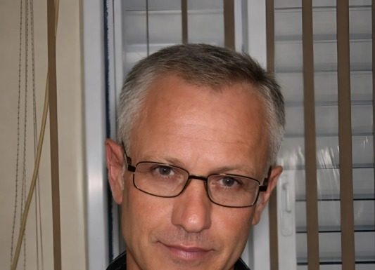 Moj muž je na svakoj proslavi ili okupljanju, kako bi održao razgovor, pričao ponižavajuće priče iz mog života, a ja sam šutjela i gorjela od stida: ali jednog dana nisam više izdržala i postavila sam ga na mjesto pred svim gostima.