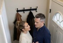 Muž je rekao da ona mora da daje svoju platu njegovoj majci.