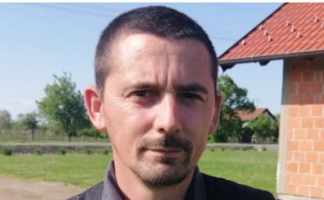 Ovaj Bosanac ima NAJLUĐE IME na Balkanu! Pop mu zato ZABRANIO ULAZAK U CRKVU, a policija ga pušta BEZ KAZNE kad zgreši: Ček samo da čujete KAKO MU SE BRAĆA ZOVU Ovaj Bosanac ima NAJLUĐE IME na Balkanu! Pop mu zato ZABRANIO ULAZAK U CRKVU, a policija ga pušta BEZ KAZNE kad zgreši: Ček samo da čujete KAKO MU SE BRAĆA ZOVU - featured image