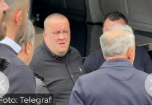 Potresna scena sa groblja! Dino će sebi nauditi, viče na sav glas, ovo sIama srca