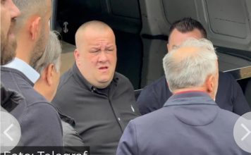 Potresna scena sa groblja! Dino će sebi nauditi, viče na sav glas, ovo sIama srca
