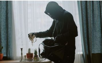 Ovako oktrivate lopovima sve o vašem domu: Stručnjaci upozoravaju na fotke sa odmora, mogu skupo da vas koštaju