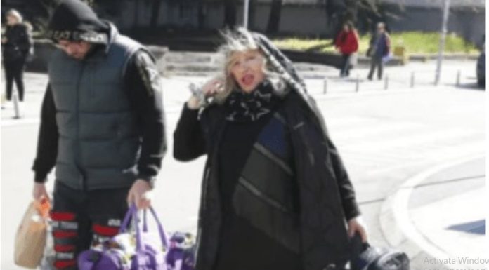 Pala na najniže grane, a do nedavno punila dvorane! Pjevačica (71) skuplja sve što nađe pored kontejnera Pala na najniže grane, a do nedavno punila dvorane! Pjevačica (71) skuplja sve što nađe pored kontejnera - featured image