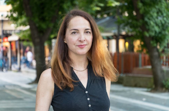 Sahranila sam muža pre 5 godina, taman kada sam da živim sa tugom, pojavio se na mojim vratima: Istinu koju mi je saopštio zabolela me više od njegove smrti - featured image Sahranila sam muža pre 5 godina, taman kada sam da živim sa tugom, pojavio se na mojim vratima: Istinu koju mi je saopštio zabolela me više od njegove smrti - featured image