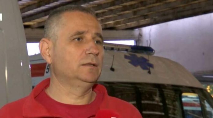 DR GORAN IZ HITNE OTKRIO ŠTA JEDINO SME DA SE JEDE PO VRUĆINAMA: “Ovo je spas za telo” UPOZORAVA I NA OVU OPASNOST DR GORAN IZ HITNE OTKRIO ŠTA JEDINO SME DA SE JEDE PO VRUĆINAMA: “Ovo je spas za telo” UPOZORAVA I NA OVU OPASNOST - featured image