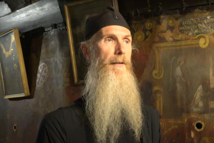 Monah Arsenije kaže da su ovo 3 znaka porodičnog prokletstva: “Demonska sila stiče vlast, samo pogledajte svoju decu i videćete” - featured image Monah Arsenije kaže da su ovo 3 znaka porodičnog prokletstva: “Demonska sila stiče vlast, samo pogledajte svoju decu i videćete” - featured image