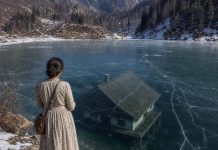 Otac joj je u nasljedstvo ostavio samo zaleđeno jezero u zaboravljenom rumunjskom selu, sve dok se ispod leda nije pojavila koliba o kojoj nitko nije želio priznati da išta zna… Otac joj je u nasljedstvo ostavio samo zaleđeno jezero u zaboravljenom rumunjskom selu, sve dok se ispod leda nije pojavila koliba o kojoj nitko nije želio priznati da išta zna… - featured image