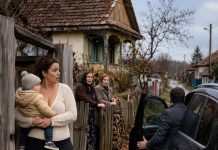 Kad ju je zaručnik ostavio s jednogodišnjim djetetom, cijelo selo se smijalo — sve dok se pred Tanjinom kućom nije zaustavio crni automobil i iz njega izašao čovjek kojeg nitko nije očekivao Kad ju je zaručnik ostavio s jednogodišnjim djetetom, cijelo selo se smijalo — sve dok se pred Tanjinom kućom nije zaustavio crni automobil i iz njega izašao čovjek kojeg nitko nije očekivao - featured image