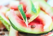 Više ni u ludilu nećete baciti koru lubenice! Šokiraće vas koji specijalitet se pravi od nje – hladi kao krastavac Više ni u ludilu nećete baciti koru lubenice! Šokiraće vas koji specijalitet se pravi od nje – hladi kao krastavac - featured image