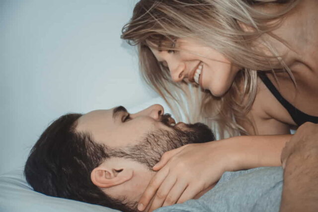 Ovo je najveća muška slabost u krevetu – žena koja to zna ima moć nad njim - featured image Ovo je najveća muška slabost u krevetu – žena koja to zna ima moć nad njim - featured image