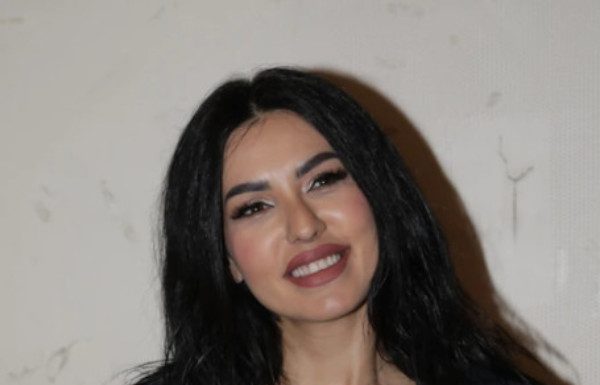SEVALE BRADAVICE: Tanja Savić pevala bez gaća i brusa! Šta joj se desilo, pokazala previše!!! SEVALE BRADAVICE: Tanja Savić pevala bez gaća i brusa! Šta joj se desilo, pokazala previše!!! - featured image