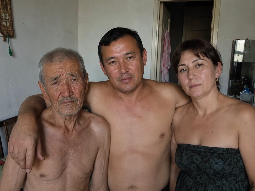 Moj muž doveo je kući stranca i zamolio me da mu dopustim ostati samo jednu noć. Ali sljedećeg jutra slučajno sam čula njihov tajni razgovor u kuhinji — i shvatila da taj čovjek nije slučajno ušao u naše živote… - featured image Moj muž doveo je kući stranca i zamolio me da mu dopustim ostati samo jednu noć. Ali sljedećeg jutra slučajno sam čula njihov tajni razgovor u kuhinji — i shvatila da taj čovjek nije slučajno ušao u naše živote… - featured image