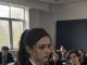 Dvanaest godina nakon što su moj otac i majčina najbolja prijateljica organizirali nesreću, naplatili naše životno osiguranje i izgradili bogatstvo na našoj smrti, vratila sam se pod drugim imenom u školu njihova sina — ali moja osveta nije počela prijetnjom, nego starim policijskim spisom, lažnim potpisom i čovjekom koji je godinama šutio Dvanaest godina nakon što su moj otac i majčina najbolja prijateljica organizirali nesreću, naplatili naše životno osiguranje i izgradili bogatstvo na našoj smrti, vratila sam se pod drugim imenom u školu njihova sina — ali moja osveta nije počela prijetnjom, nego starim policijskim spisom, lažnim potpisom i čovjekom koji je godinama šutio - featured image