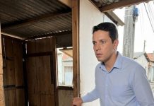 Vratio se podijeliti imovinu nakon razvoda… i pronašao bivšu suprugu kako spava u baraci s njihovim sinom. Vratio se podijeliti imovinu nakon razvoda… i pronašao bivšu suprugu kako spava u baraci s njihovim sinom. - featured image