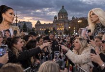 „Zašto se fanovi Cece i Karleuše svađaju već 20+ godina zbog žena koje uopšte ne poznaju?“ „Zašto se fanovi Cece i Karleuše svađaju već 20+ godina zbog žena koje uopšte ne poznaju?“ - featured image